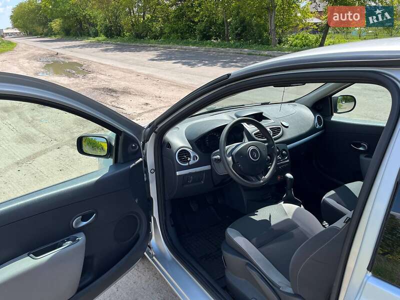 Хэтчбек Renault Clio 2011 в Василькове