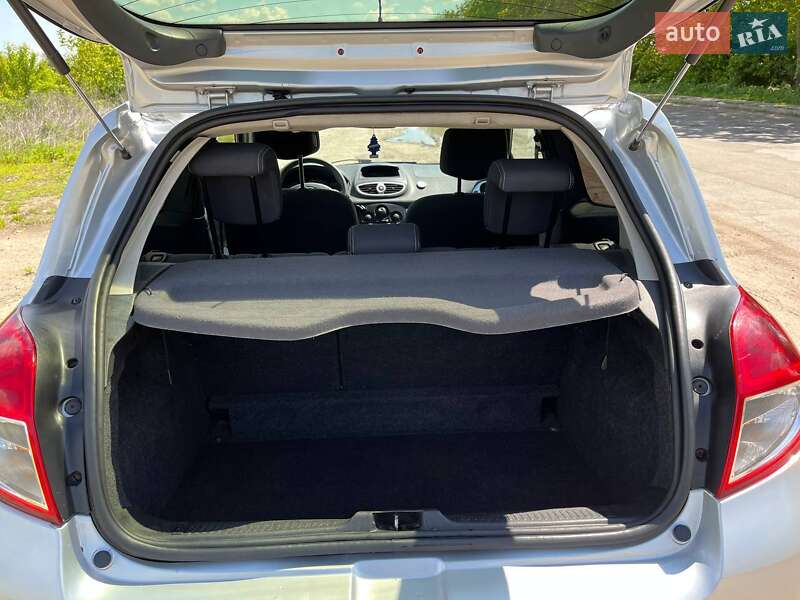Хэтчбек Renault Clio 2011 в Василькове