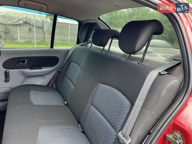 Хетчбек Renault Clio 2006 в Шептицькому