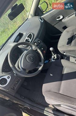 Хэтчбек Renault Clio 2012 в 