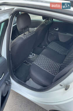 Хетчбек Renault Clio 2011 в 