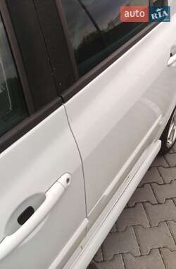 Хэтчбек Renault Clio 2011 в 