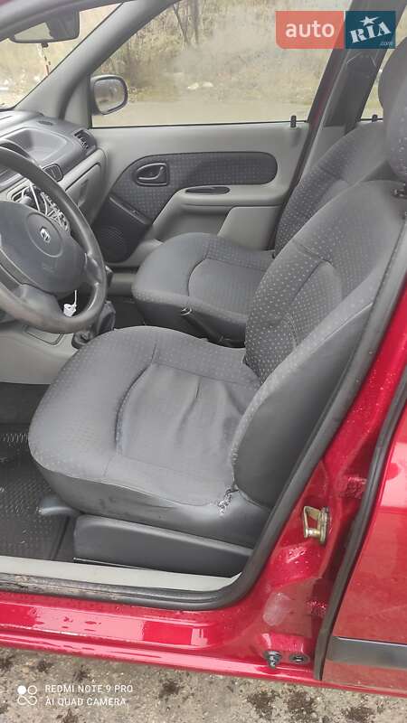 Седан Renault Clio 2005 в Новом Роздоле фото 12 Седан Renault Clio 2005 в Новом Роздоле