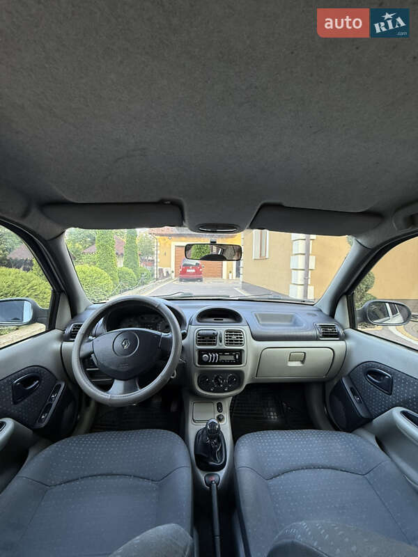Седан Renault Clio 2005 в Косове