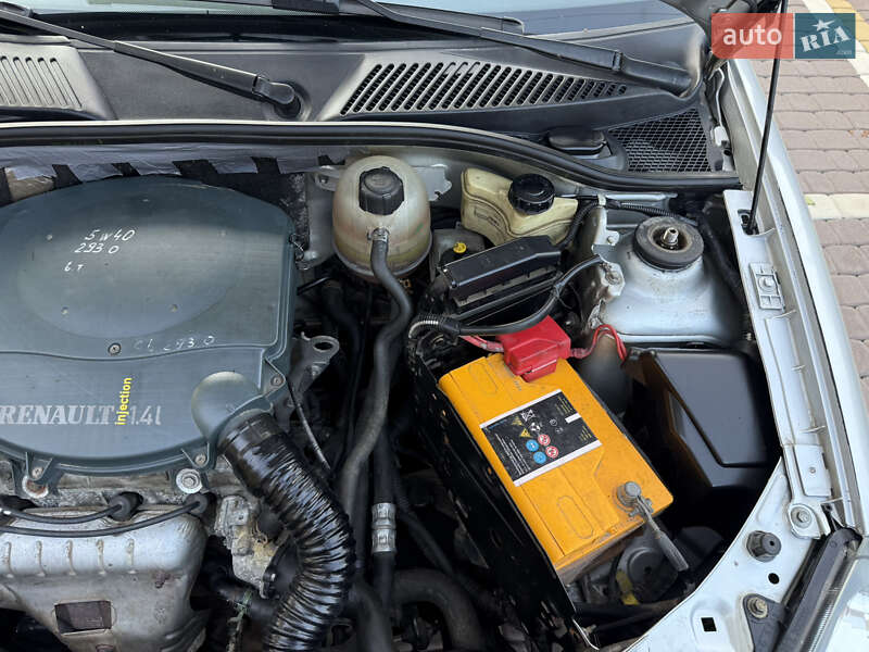 Седан Renault Clio 2005 в Косове