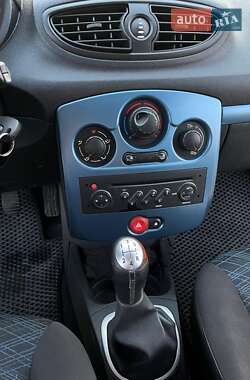 Хэтчбек Renault Clio 2008 в 