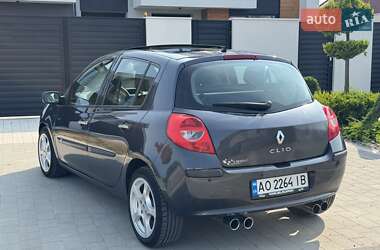 Хэтчбек Renault Clio 2009 в 