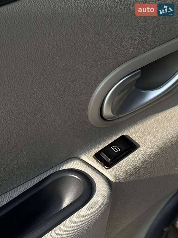 Хэтчбек Renault Clio 2009 в Ужгороде фото 29 Хэтчбек Renault Clio 2009 в Ужгороде