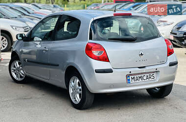 Хэтчбек Renault Clio 2006 в 