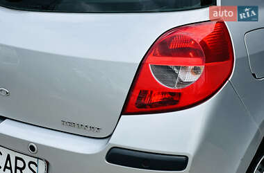 Хэтчбек Renault Clio 2006 в 