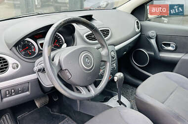 Хэтчбек Renault Clio 2006 в 