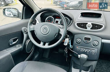 Хэтчбек Renault Clio 2006 в 
