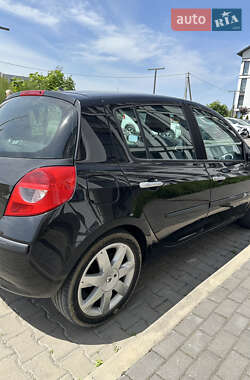 Хэтчбек Renault Clio 2006 в 