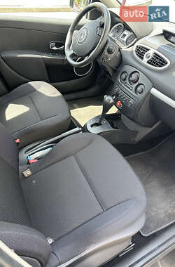Хэтчбек Renault Clio 2006 в 