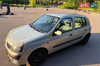 Хэтчбек Renault Clio 2002 в 