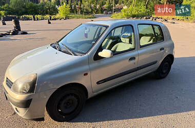 Хэтчбек Renault Clio 2002 в 