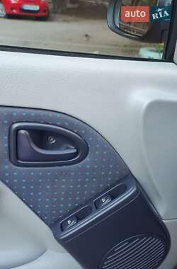Седан Renault Clio 2005 в 