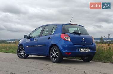 Хэтчбек Renault Clio 2011 в 
