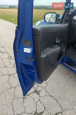 Хэтчбек Renault Clio 2011 в 