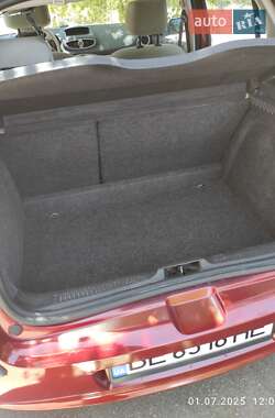 Хэтчбек Renault Clio 2006 в 