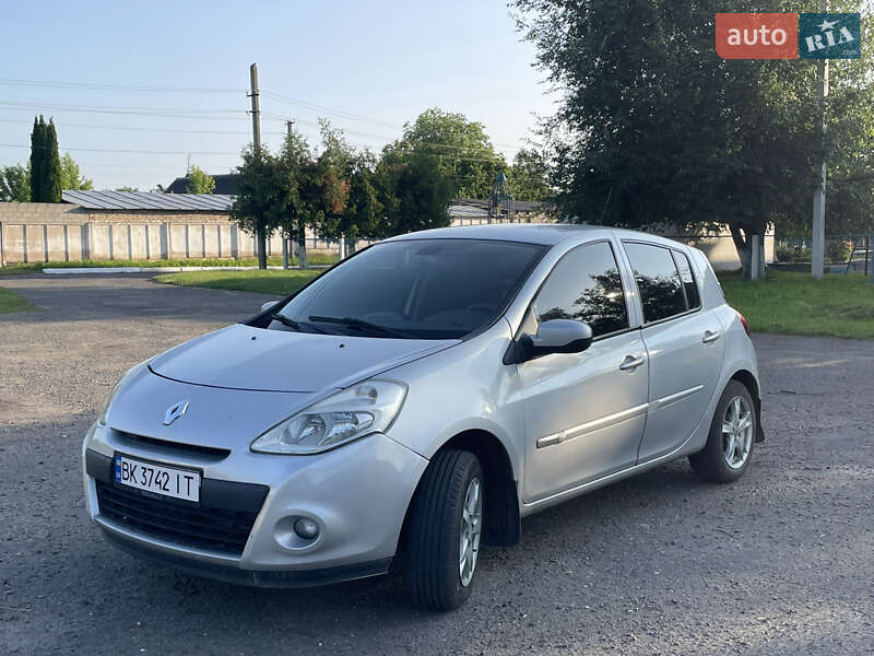 Хетчбек Renault Clio 2011 в 