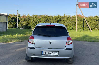 Хетчбек Renault Clio 2011 в 