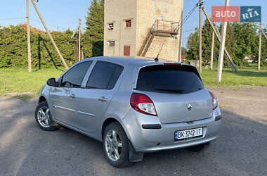 Хетчбек Renault Clio 2011 в 