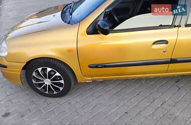 Хэтчбек Renault Clio 2001 в 