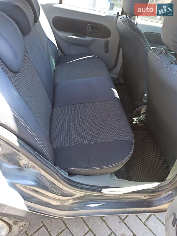 Седан Renault Clio 2008 в Луцке