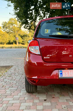 Хэтчбек Renault Clio 2010 в 