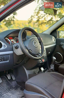 Хэтчбек Renault Clio 2010 в 