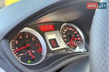Хэтчбек Renault Clio 2010 в 