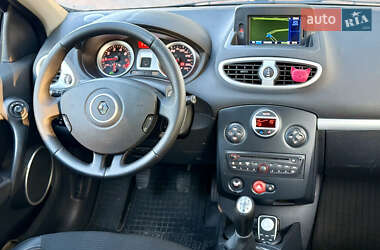 Хэтчбек Renault Clio 2010 в 