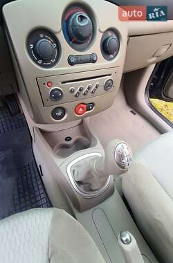 Хетчбек Renault Clio 2007 в 