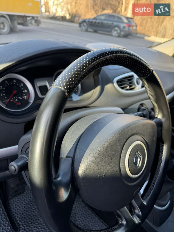 Хэтчбек Renault Clio 2005 в Луцке