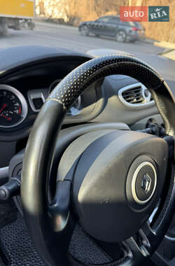 Хэтчбек Renault Clio 2005 в 