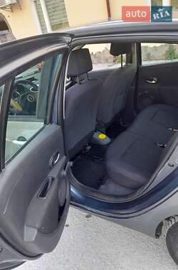 Хэтчбек Renault Clio 2006 в 