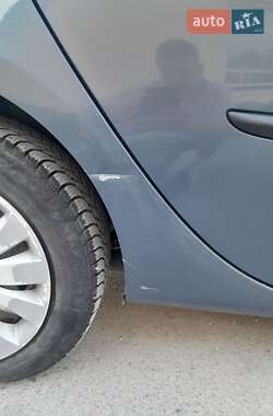 Хэтчбек Renault Clio 2006 в 