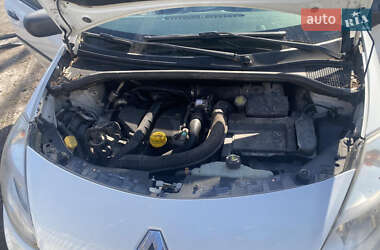 Хэтчбек Renault Clio 2012 в 