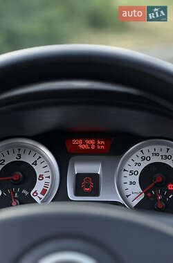 Хэтчбек Renault Clio 2012 в 