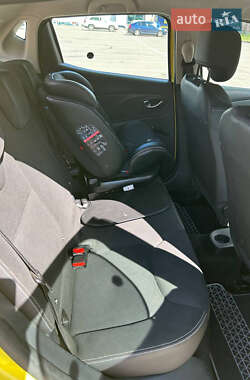 Хэтчбек Renault Clio 2012 в 