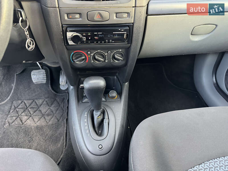Седан Renault Clio 2008 в Киеве