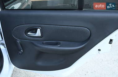Хэтчбек Renault Clio 2010 в 