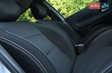 Хэтчбек Renault Clio 2010 в 