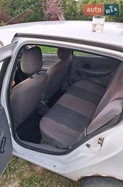 Хэтчбек Renault Clio 2001 в 
