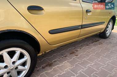 Хэтчбек Renault Clio 2001 в 