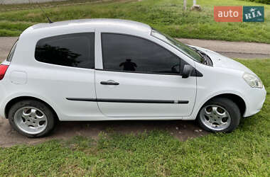 Хэтчбек Renault Clio 2012 в 