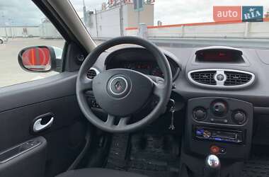 Хэтчбек Renault Clio 2012 в 