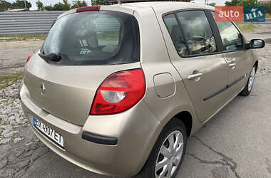 Хэтчбек Renault Clio 2007 в 