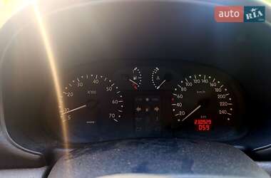 Хетчбек Renault Clio 2001 в 